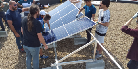 Alumnos de FP, supervisados por Ecooo, instalan una planta de autoconsumo fotovoltaico en el mismo centro donde estudian