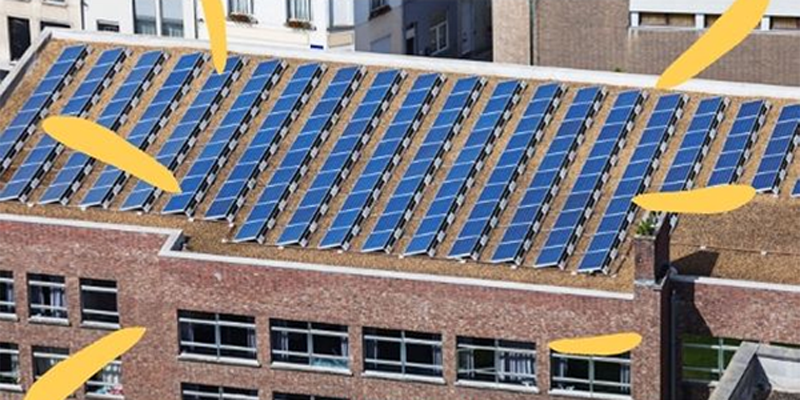 Placas fotovoltaicas sobre edificio.