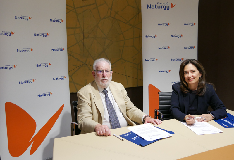 Firma del convenio de colaboración entre FundaciónEnergy y CEA.