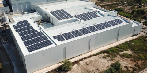 Energía fotovoltaica para alimentar sistemas de frío industrial sobre la cubierta de una empresa frigorista murciana