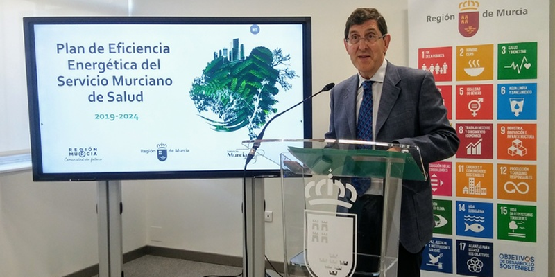 El consejero de Salud en funciones, Manuel Villegas, presentó hoy el Plan de Eficiencia Energética del SMS (Servicio Murciano de Salud)