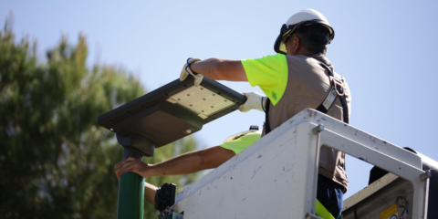 El Parque Infanta Elena de Sevilla reducirá su huella de carbono con la instalación de farolas solares de alta eficiencia