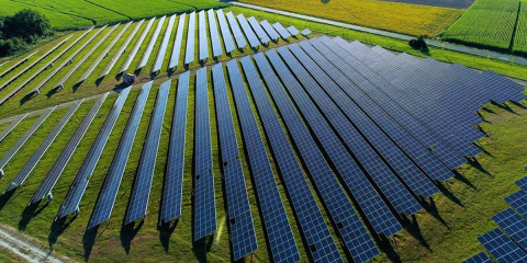 La Terminal 2 del Aeropuerto de Dubái inaugura su planta fotovoltaica de 15.000 placas solares y 5 MW