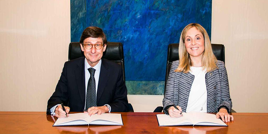 vicepresidenta del BEI, Emma Navarro, y el presidente de Bankia, José Ignacio Goirigolzarri.
