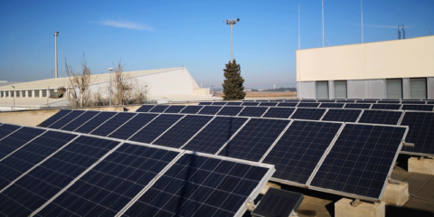 El gestor de navegación aérea, Enaire, apuesta por el suministro de electricidad generada por fuentes limpias