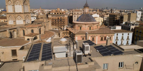 El Ayuntamiento de Valencia instala 25 placas solares de autoconsumo en el edificio municipal Punt de Ganxo