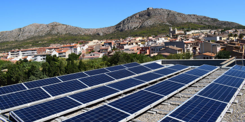 Placas solares y puntos de recarga para reducir la huella ambiental del municipio gerundense Torroella de Montgrí