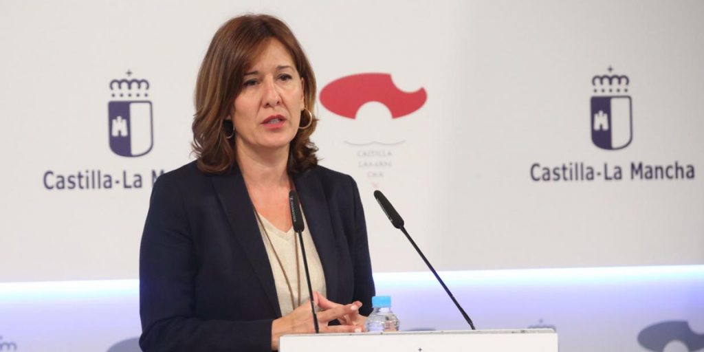 Blanca Fernández, consejera de Igualdad y portavoz del Ejecutivo de Castilla-La Mancha, en rueda de prensa.