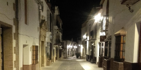 Sale a licitación la renovación del alumbrado urbano en 53 municipios malagueños menores de 20.000 habitantes