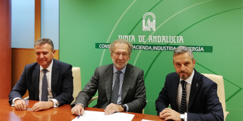 La Junta de Andalucía formaliza con Endesa su contrato centralizado de suministro de electricidad 100% renovable