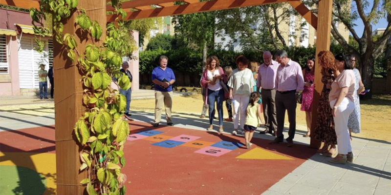 Visita de autoridades a colegio público de Sevilla