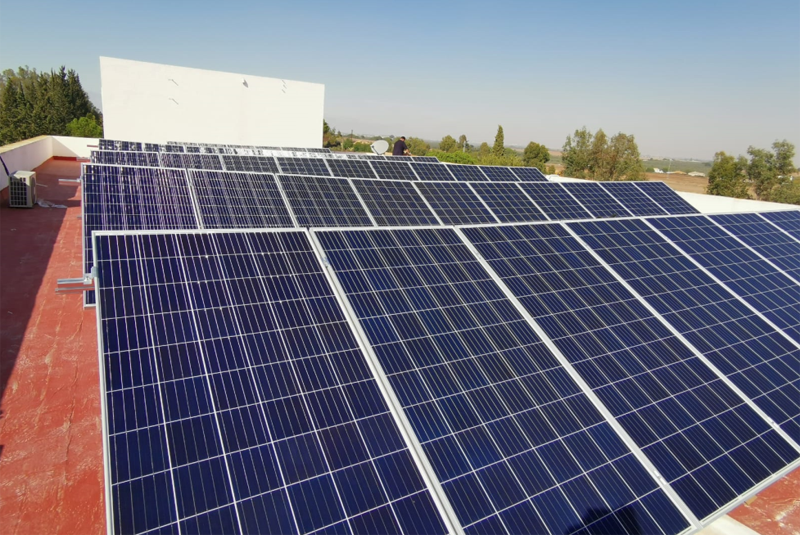 Instalación solar fotovoltaica sobre la cubierta del hogar de acogida de la Comunidad Onuva. 