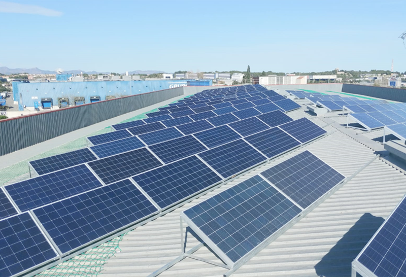 fotovoltaico con venta de excedente que acaba de iniciar su funcionamiento en Paterna (Valencia).