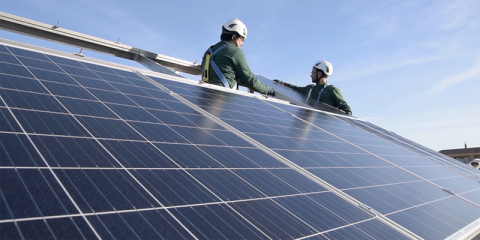 Andalucía aumenta hasta un 55% el incentivo para infraestructuras fotovoltaicas con puntos de recarga eléctrica