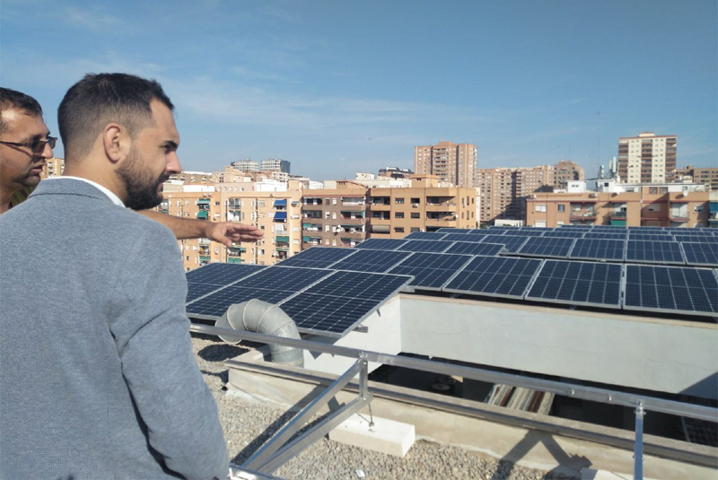 Nueva planta fotovoltaica en el edificio municipal de Juventud del Ayuntamiento de Valencia. 