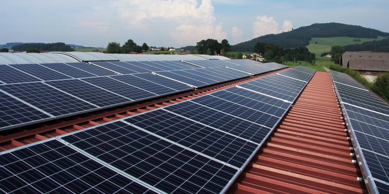 Paneles solares sobre cubierta. Archivo (Foto: Oficina de Comunicación del Gobierno de Cantabria)