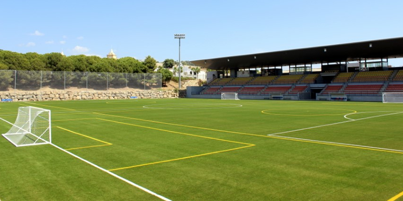 El Ayuntamiento de Estepona finaliza la redacción del plan de eficiencia energética para cuatro instalaciones deportivas.