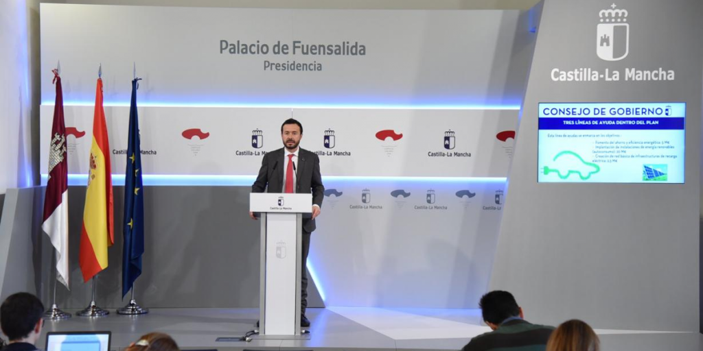 El consejero de Desarrollo Sostenible, José Luis Escudero, informa en rueda de prensa en el Palacio de Fuensalida sobre los acuerdos del Consejo de Gobierno en materia de transición energética.