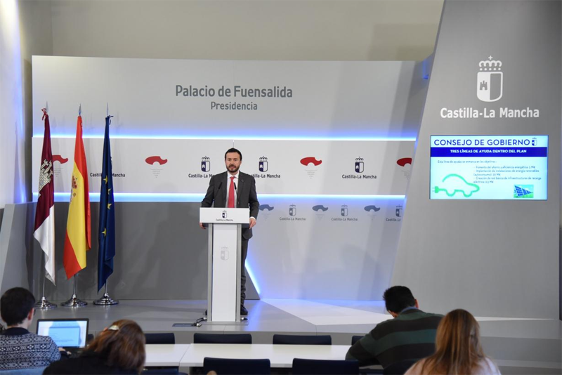 El consejero de Desarrollo Sostenible, José Luis Escudero, informa en rueda de prensa en el Palacio de Fuensalida sobre los acuerdos del Consejo de Gobierno en materia de transición energética.