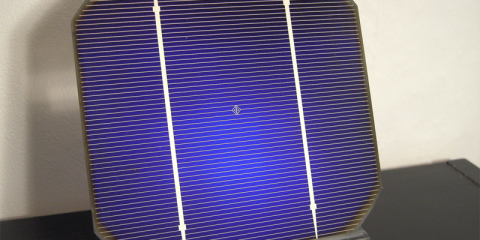 Reducir el grosor de las células de silicio para abaratar los paneles fotovoltaicos e impulsar la industria solar