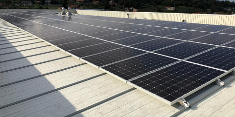 Firma deportiva apuesta por el autoconsumo fotovoltaico en su sede central de Vigo