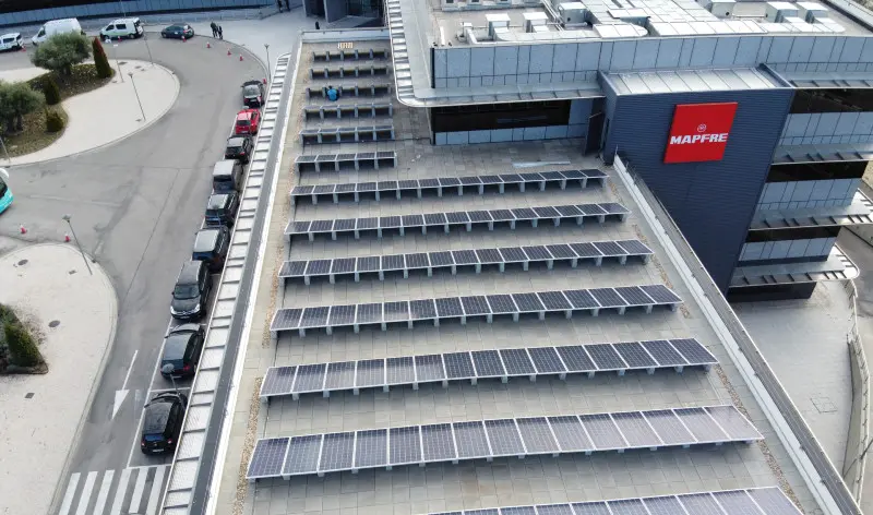 MAPFRE instala paneles solares en sus edificios con los que generará un 15% de energía para autoconsumo eléctrico en 2020 y evitará la emisión anual de 162 toneladas de carbono