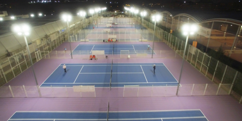 La Ciudad de la Raqueta ahorra un 40% de energía tras implantar luminarias LED de LEDVANCE en sus pistas de tenis y pádel