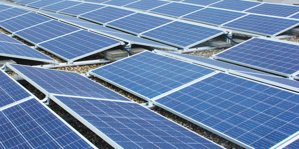 El Ayuntamiento de Ibiza instala una planta solar en el colegio público Sa Graduada para autoconsumo.