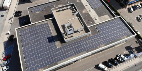 Dos concesionarios optan por el autoconsumo para recargar sus modelos de vehículos eléctricos