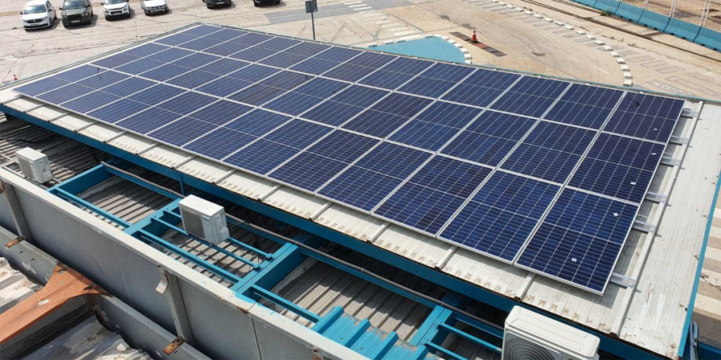 Las oficinas de Baleària del puerto de Valencia evitarán la emisión de 55 toneladas de CO2 al año con su nueva instalación fotovoltaica