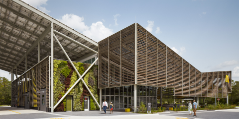 McDonald’s abre en EE.UU. su primer restaurante cero emisiones recubierto de vidrio fotovoltaico