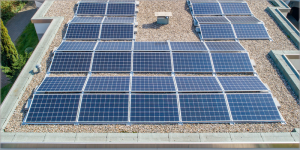 Azotea con paneles solares