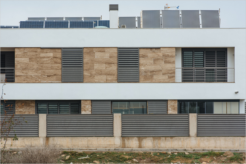 Edificio residencial con instalación fotovoltaica