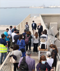 Pie de foto: El pavimento solar se encuentra en el dique norte del Puerto de Valencia y permite producir energía fotovoltaica en zonas donde no es posible instalar paneles.