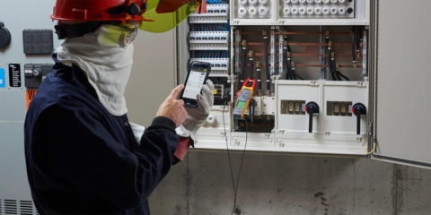 Pinza amperimétrica Fluke 378 FC para medir la corriente y detectar problemas de calidad eléctrica