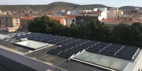El Gobierno de Castilla-La Mancha instala 300 paneles solares en el Hospital de Hellín