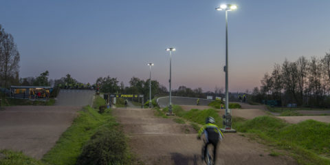 Schréder lanza ITERRA, solución inalámbrica para aplicaciones de iluminación deportiva