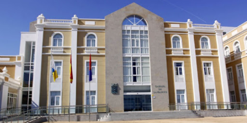 El Cabildo de Lanzarote aprueba la instalación de autoconsumo fotovoltaico en los centros turísticos