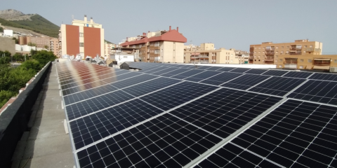 La UJA integra un sistema fotovoltaico en un colegio con una cobertura energética del 50%