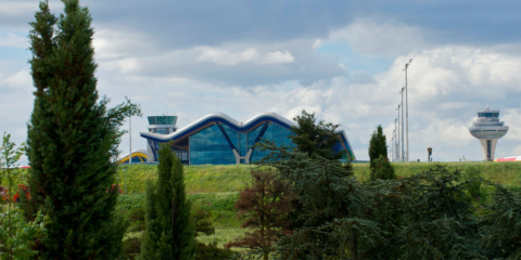 Aena licita las plantas solares de autoconsumo en los aeropuertos de Madrid-Barajas y Barcelona-El Prat