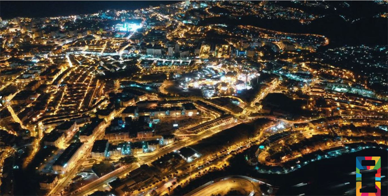 vista aérea de ciudad iluminada