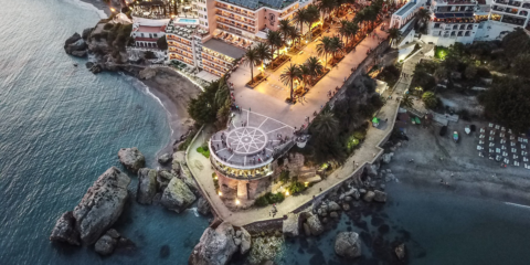 El Ayuntamiento de Nerja adjudica el contrato para la renovación parcial del alumbrado público