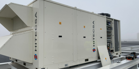 Los roof top de Hitecsa climatizan varias tiendas del nuevo centro comercial Oasiz de Madrid