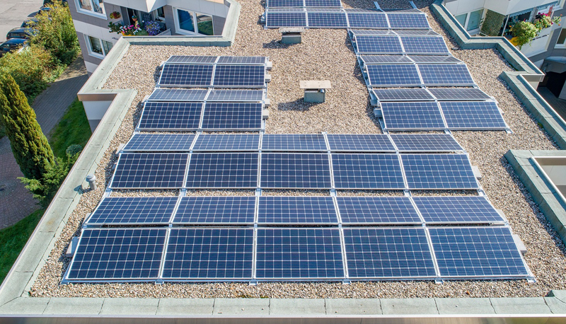 placas fotovoltaicas instaladas en el tejado
