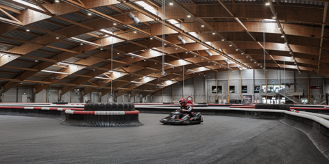 Soluciones de iluminación de alta gama de LEDVANCE en la pista de karts cubierta de Copenhague