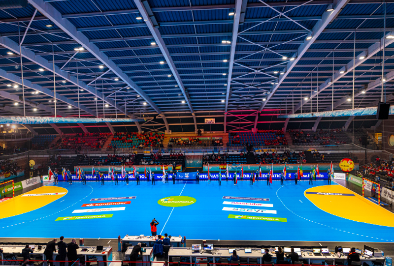 Nueva estructura lumínica del Palacio de los Deportes de Torrevieja en la presentación del mundial de balonmano femenino 2021