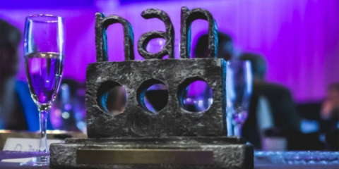 Premio para la columna de iluminación inteligente Shuffle de Schréder con una eficiencia energética probada