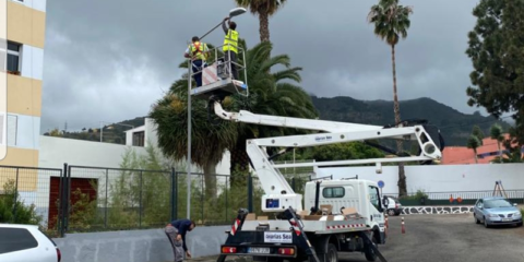 Comienza la renovación de las 796 luminarias de alumbrado público en el municipio de Teror