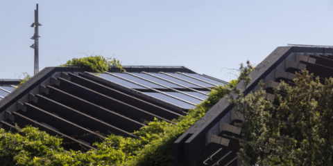 Once pérgolas fotovoltaicas abastecerán energéticamente a familias vulnerables de Barcelona