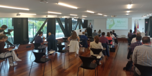 Asistentes sentados en la jornada informativa para las ayudas del programa MINUS en La Rioja.